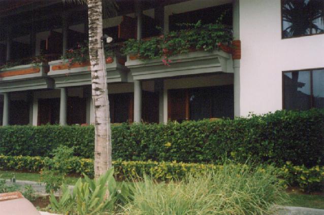 Rooms Overlooking the Pool